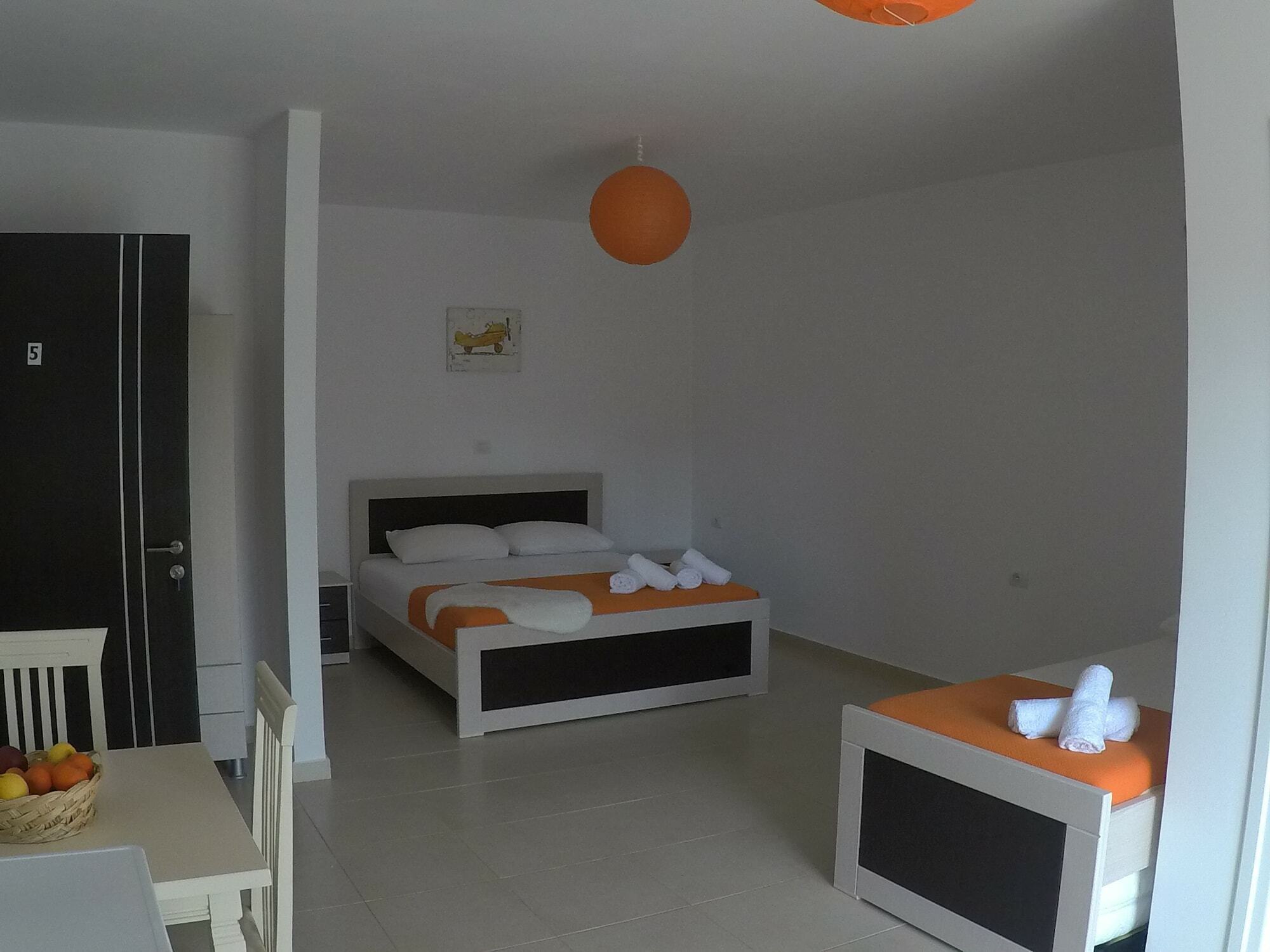 Prive Hotel And Apartment Ksamil Exteriör bild